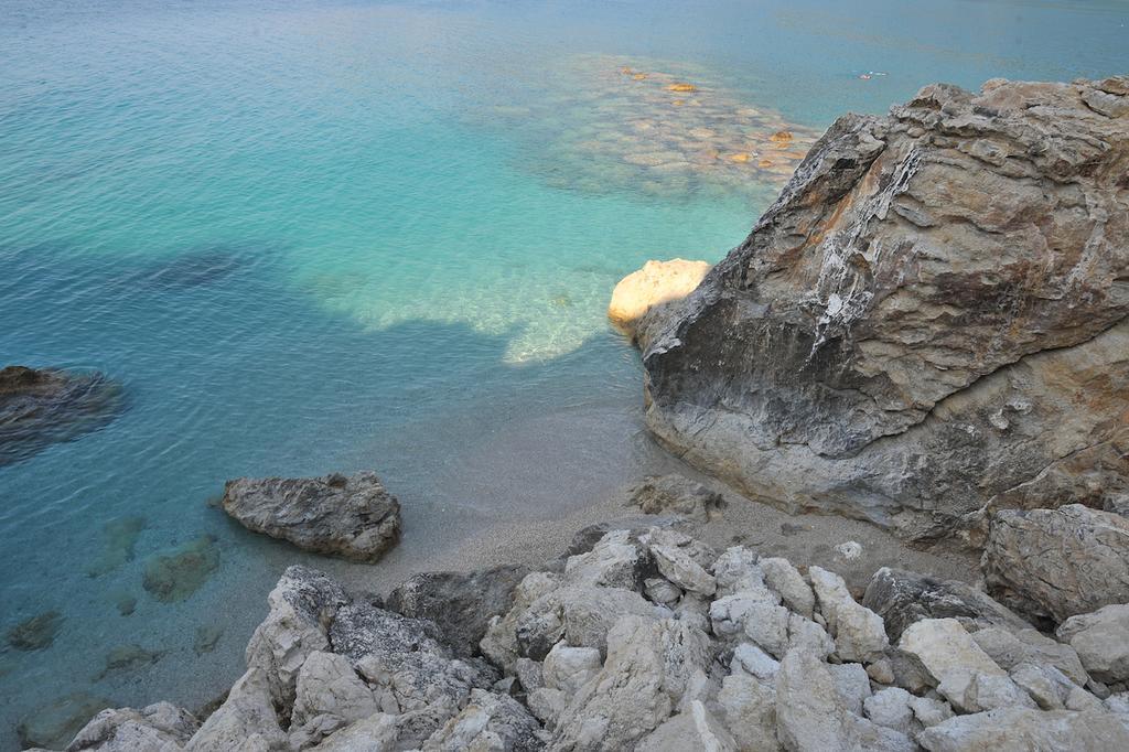 Hotel Ayios Nikitas Bagian luar foto