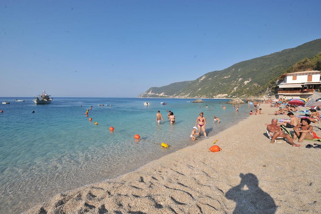 Hotel Ayios Nikitas Bagian luar foto